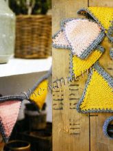 Украшение из флажков спицами