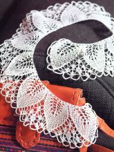 Воротничок спицами подснежник