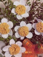 Бледно-сиреневые цветы с желтыми серединками