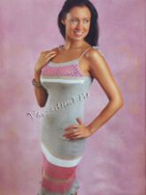 Серое платье на бретелях