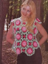 Топ из цветочных мотивов