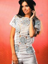 Белый топ с цветочными мотивами, фото