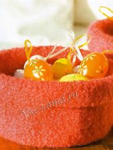 Красная валяная корзинка