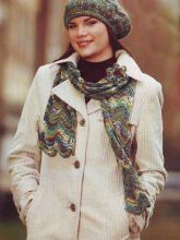 Берет крючком и шарф с цветком спицами