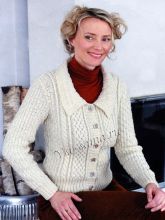 Белый жакет с рельефным узором