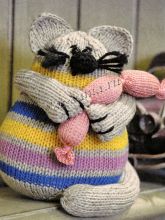 Кот с сардельками