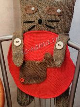 Кот с тарелкой