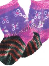 Носки с полосками и вышивкой