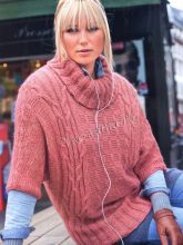 Пуловер-кимоно с рельефами и косами