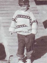 Пуловер с двухцветными полосами