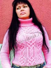 Розовый свитер с рельефным узором