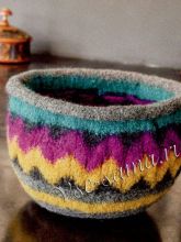 Валяная миска с узором из зигзагов, фото